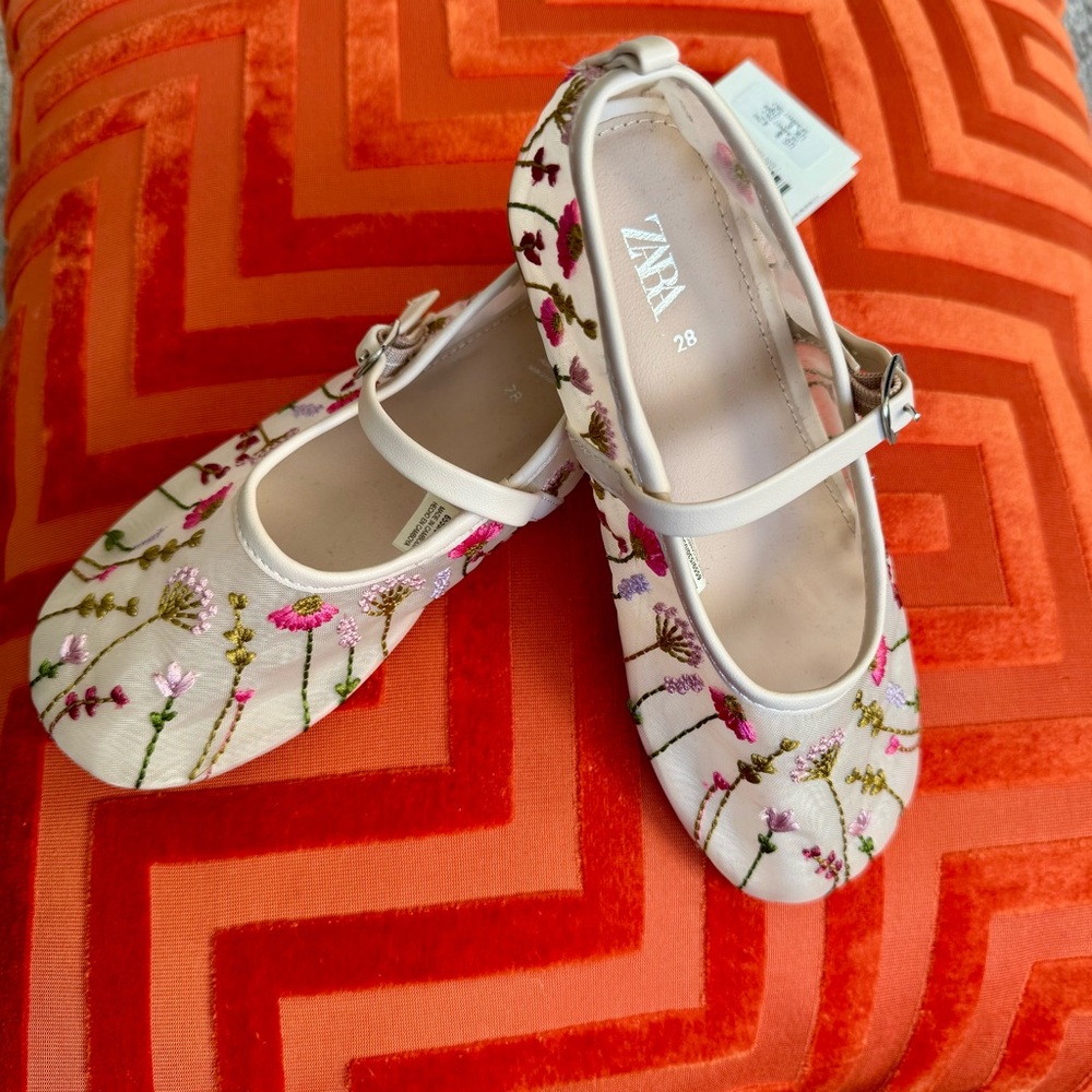 NWT Kids floral ballet flats, size 11